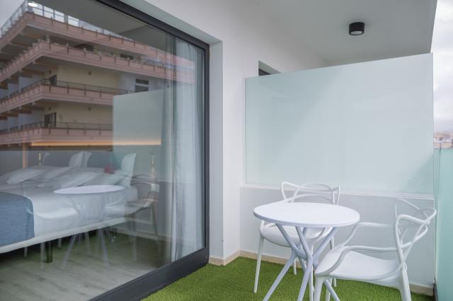 Dbl (2Ad) with Balcony