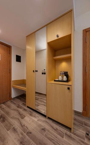 Creek Room
