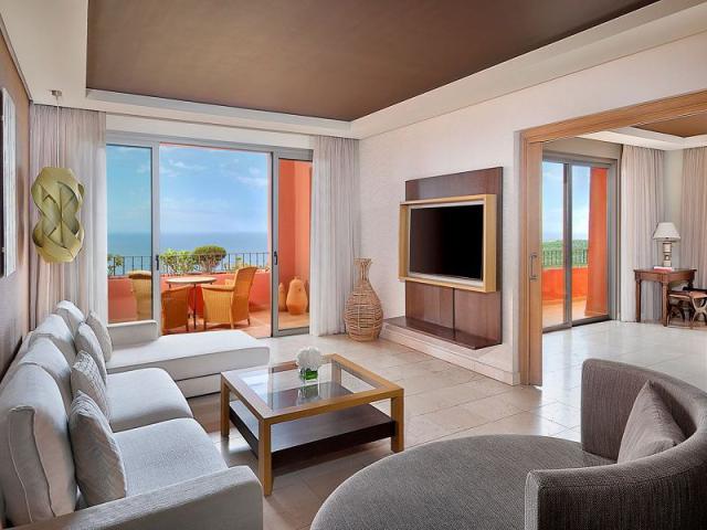 Suite 1 bedroom, Balcony or Terrace