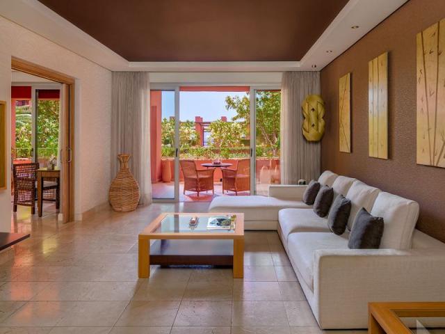 Suite 1 bedroom, Balcony or Terrace