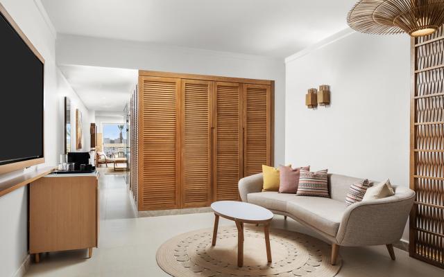 Romantic Suite With Pool & Partial Sea View