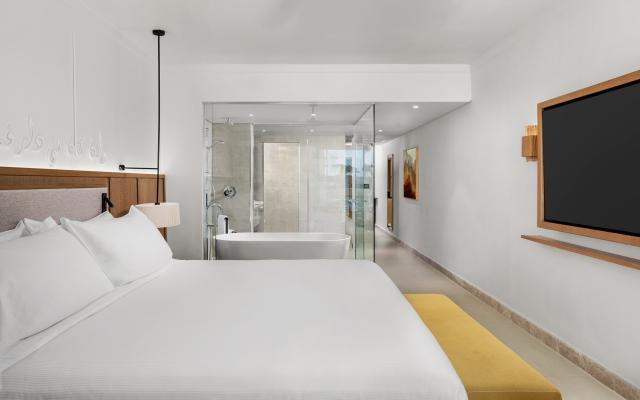 Romantic Suite With Pool & Partial Sea View