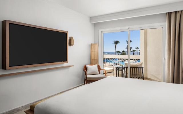 Romantic Suite With Pool & Partial Sea View