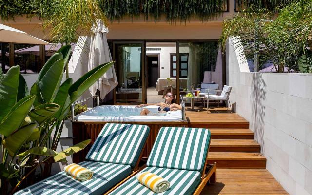 Family Beach Studio - Outdoor Jacuzzi and Terrace