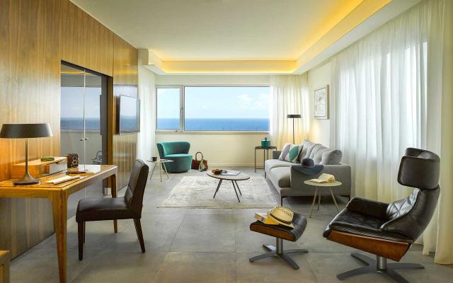 Admiral Suite