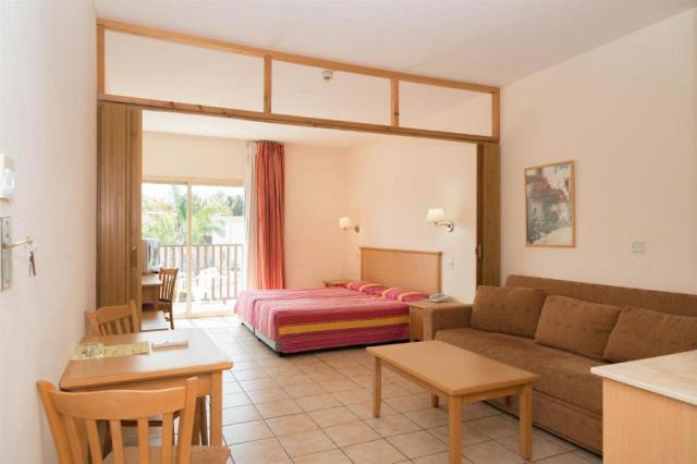 Studio Apartment Inland View