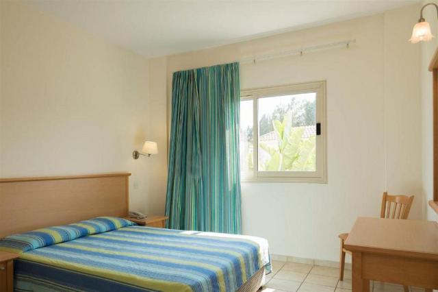 One Bedroom Apartment Inland View
