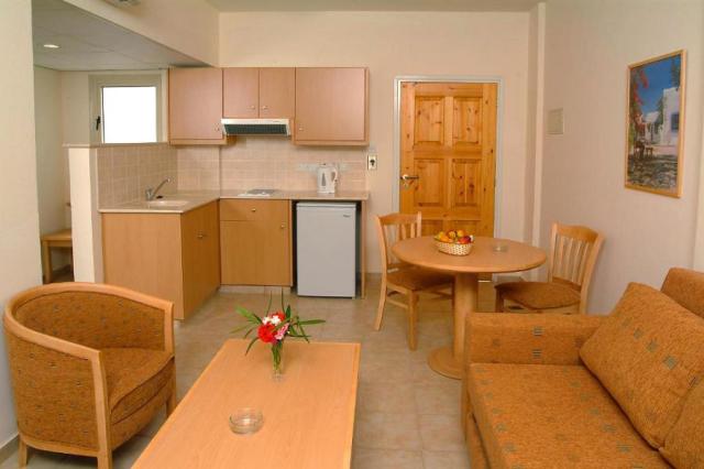 One Bedroom Apartment Inland View