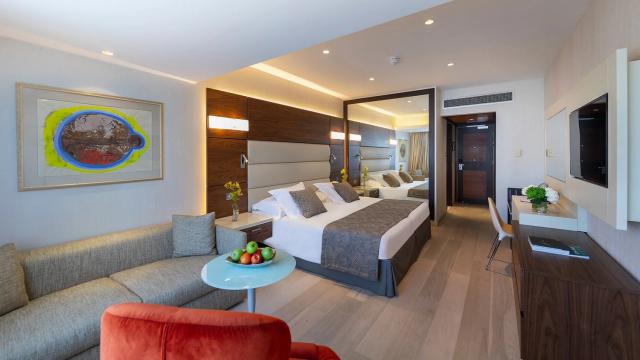 Superior Twin Room Inland View