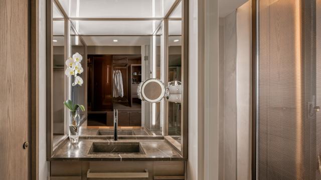 Superior Twin Room Inland View