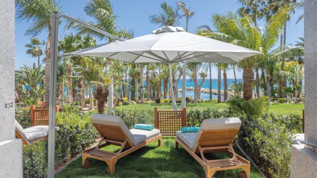 Junior Suite with Private Pool / Garden