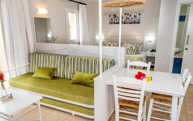 Studio Apartment Inland View