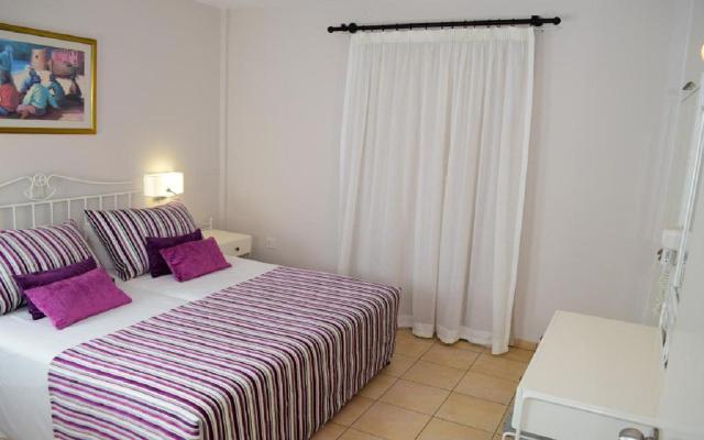 One Bedroom Apartment Inland View