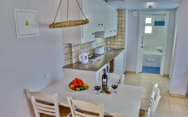 One Bedroom Apartment Inland View