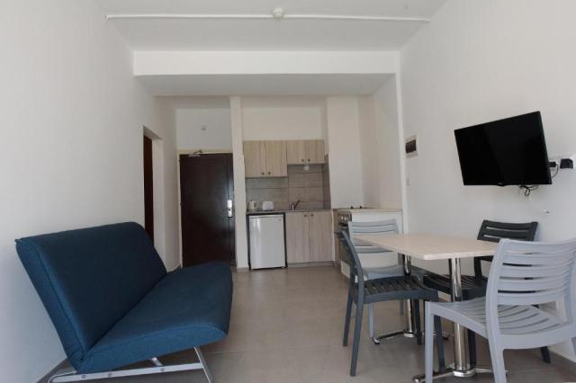 Superior One Bedroom Apartment Inland View
