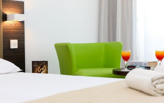 Twin Room Inland View