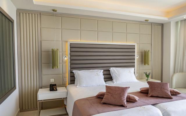 Twin Room Front Sea View