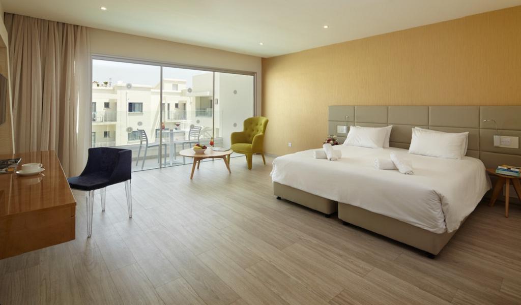 Luxury Hotel room with balcony