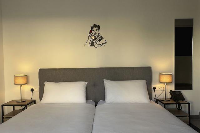 Deluxe Studio