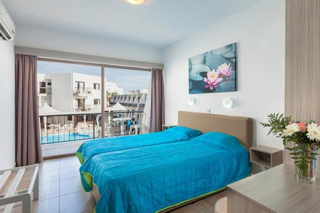 One Bedroom Apartment Inland View