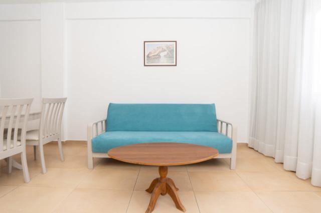 One Bedroom Apartment