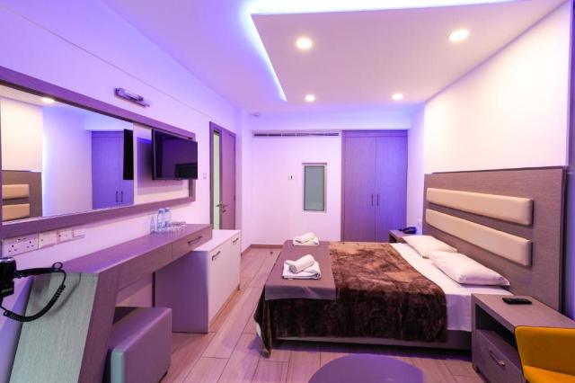 Junior Suite Pool View 