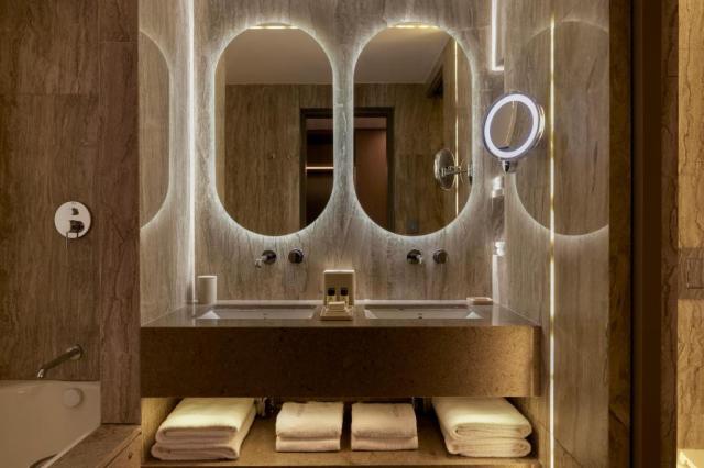 Junior Suite Pool Or Sea View