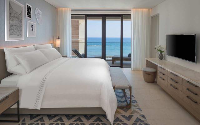 Grand Deluxe Sea View Suite