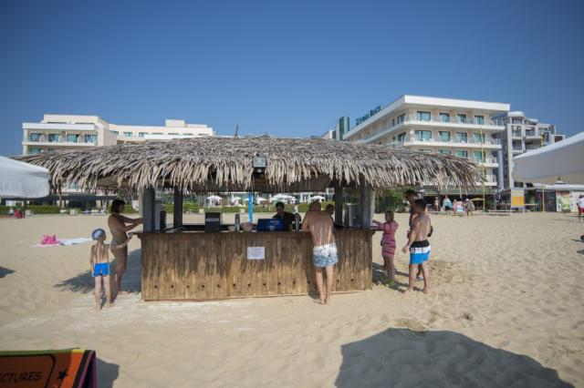Dit Evrika Beach Club