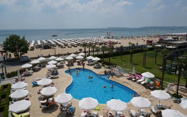 Dit Evrika Beach Club