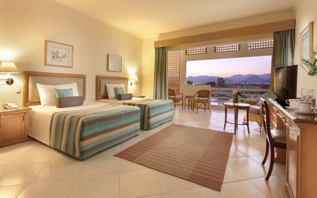 Superior Pool View Room
