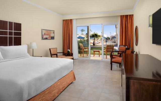 Deluxe Pool View Room 