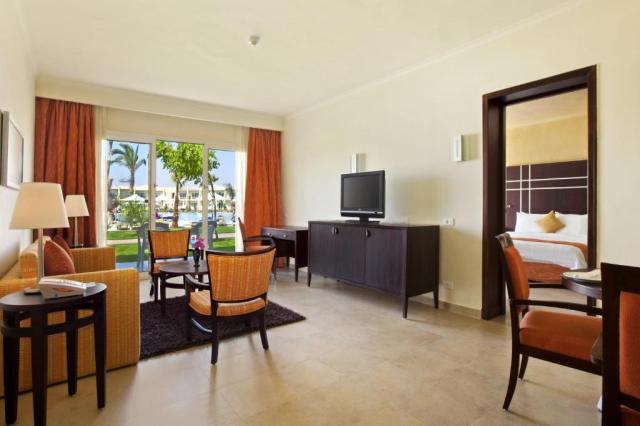 Diamond Pool View Suite