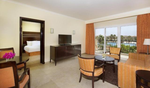 Diamond Pool View Suite