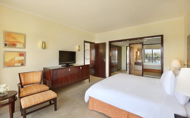 Diamond Pool View Suite