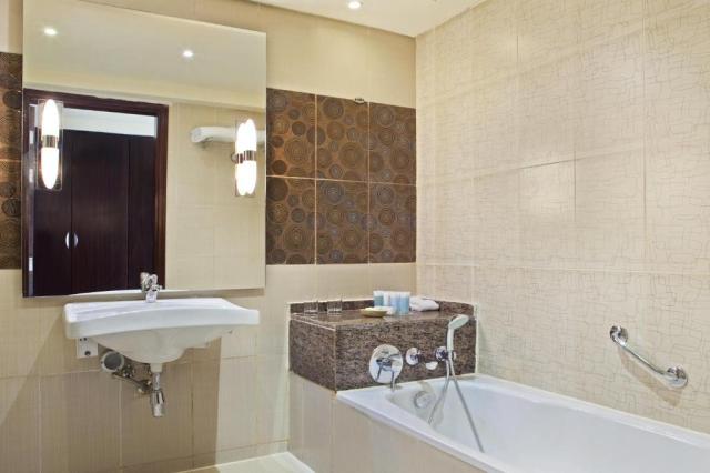Diamond Pool View Suite