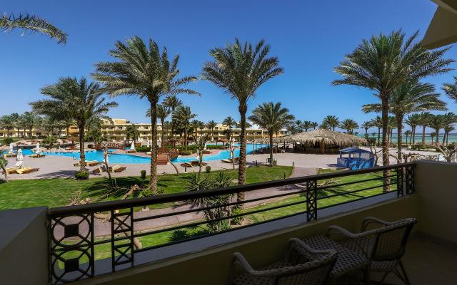 Superior Pool View