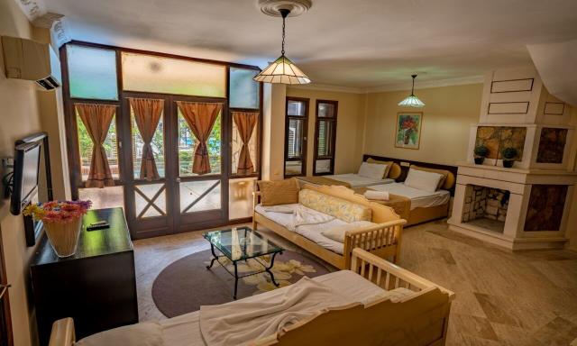 Twin Club Room