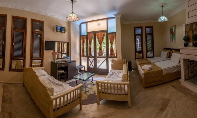 Twin Club Room