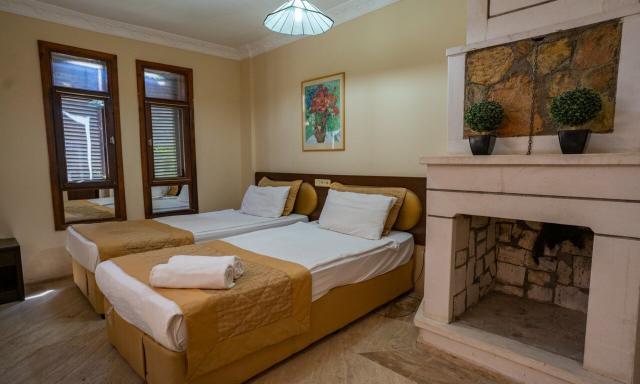 Twin Club Room