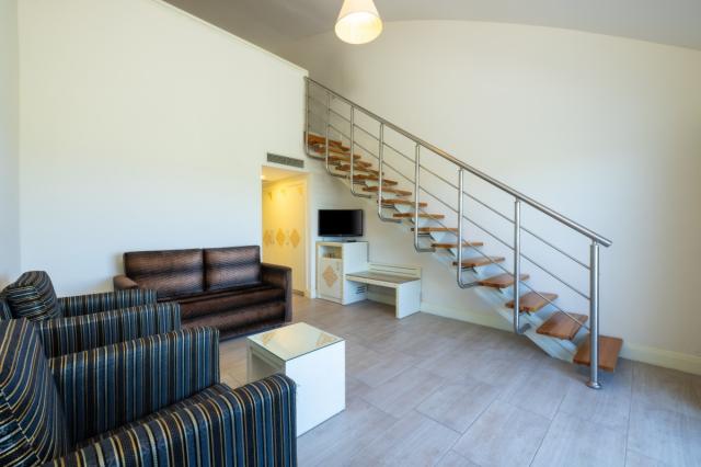 Dublex Family Room Land View