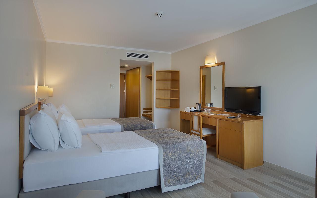 Standard Room Land View