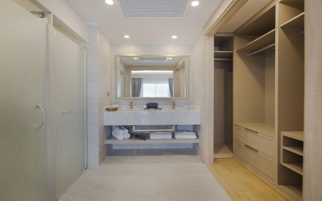 Suite Room Land View
