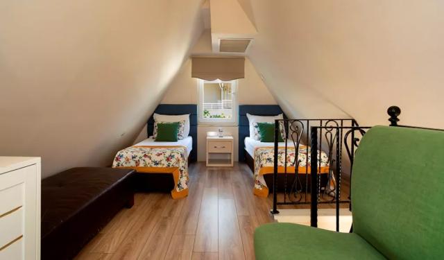 Volendam House