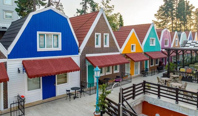 Volendam House