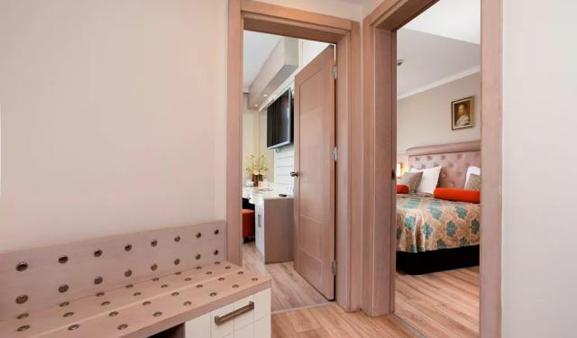 Orange Suite Room