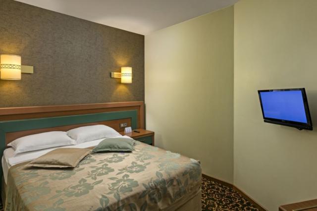 Standard Room 2dbl Bed Land View