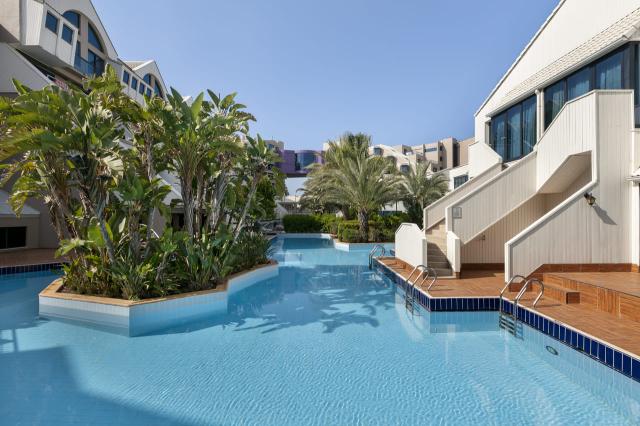Lake Suite Pool Access