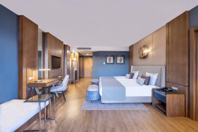 Senior Suite Sea Side
