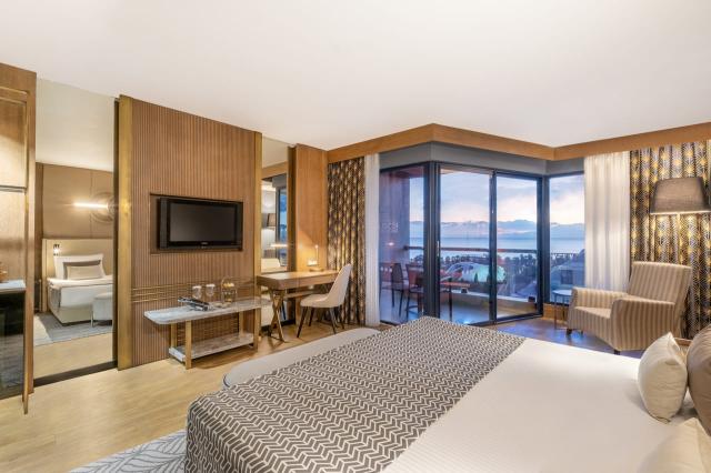 Senior Suite Sea Side